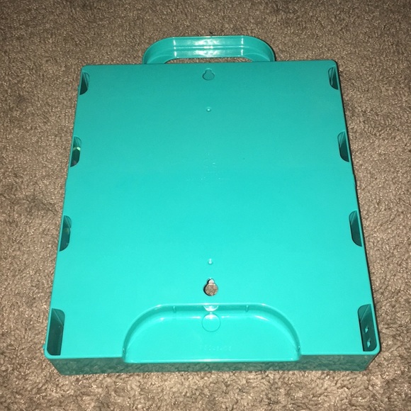 Shopkins case with multiple shopkins included - Picture 3 of 4